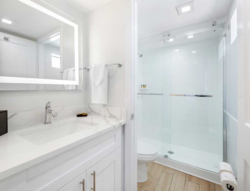 Separate Bedroom Suite - 1 King 2 Double Beds