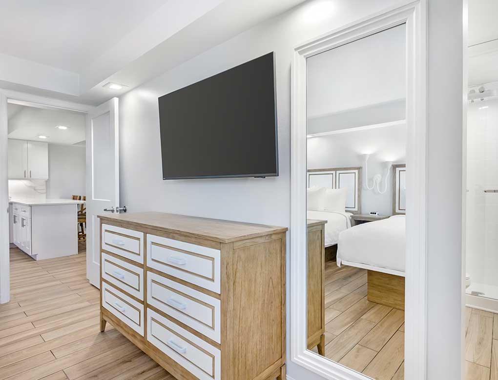 Separate Bedroom Suite - 1 King 2 Double Beds